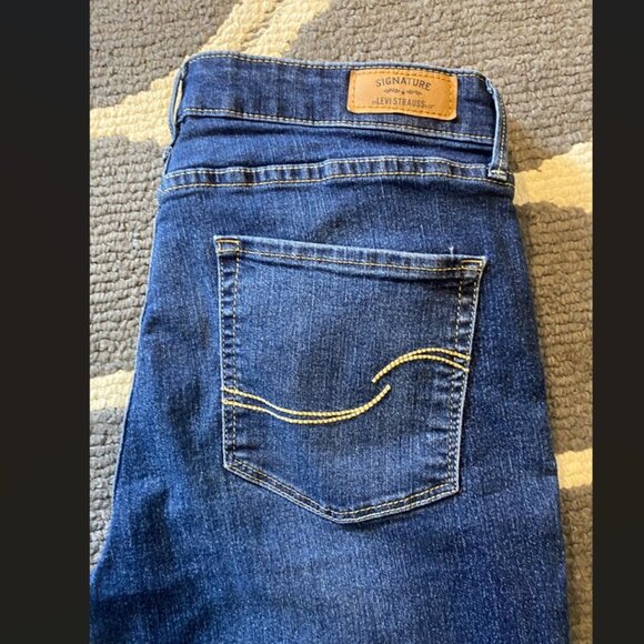Levi's Women's Signature Modern Slim Stretch Jeans Size 12 - Picture 6 of 11